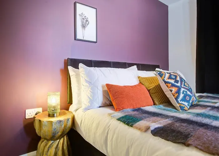 2Bed 2Bath In - Next To Station For 6 Free Parking