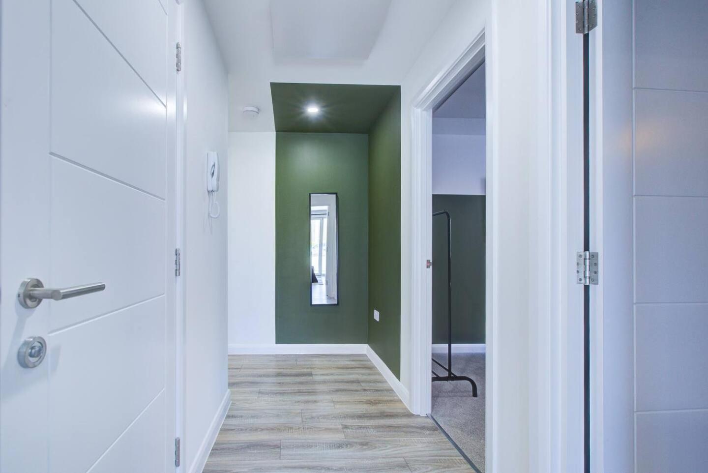 Ashford Station Suites: Spacious 2br With Parking & Fast Wi-fi *