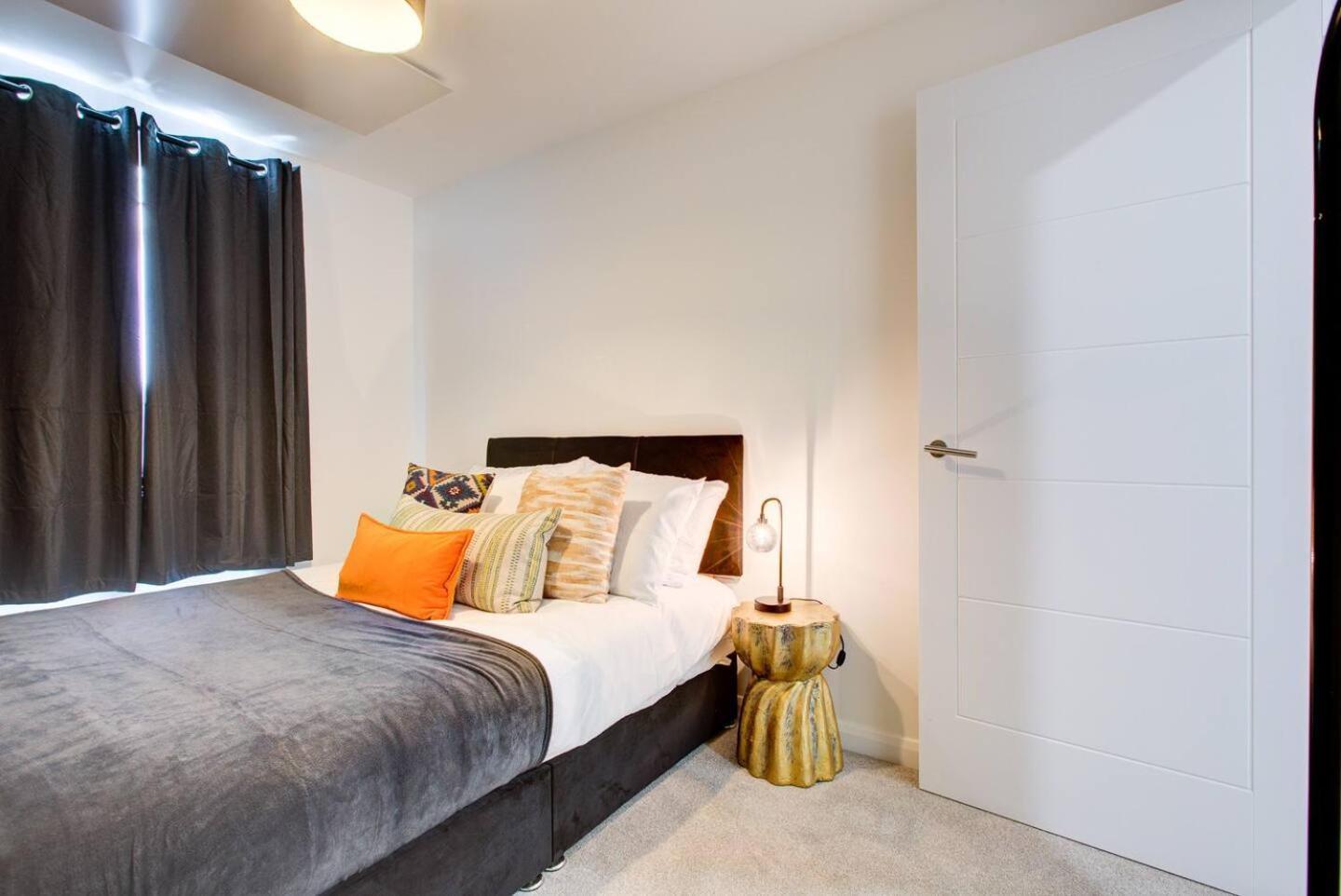 Ashford Station Suites: Spacious 2br With Parking & Fast Wi-fi * Ashford (Kent)