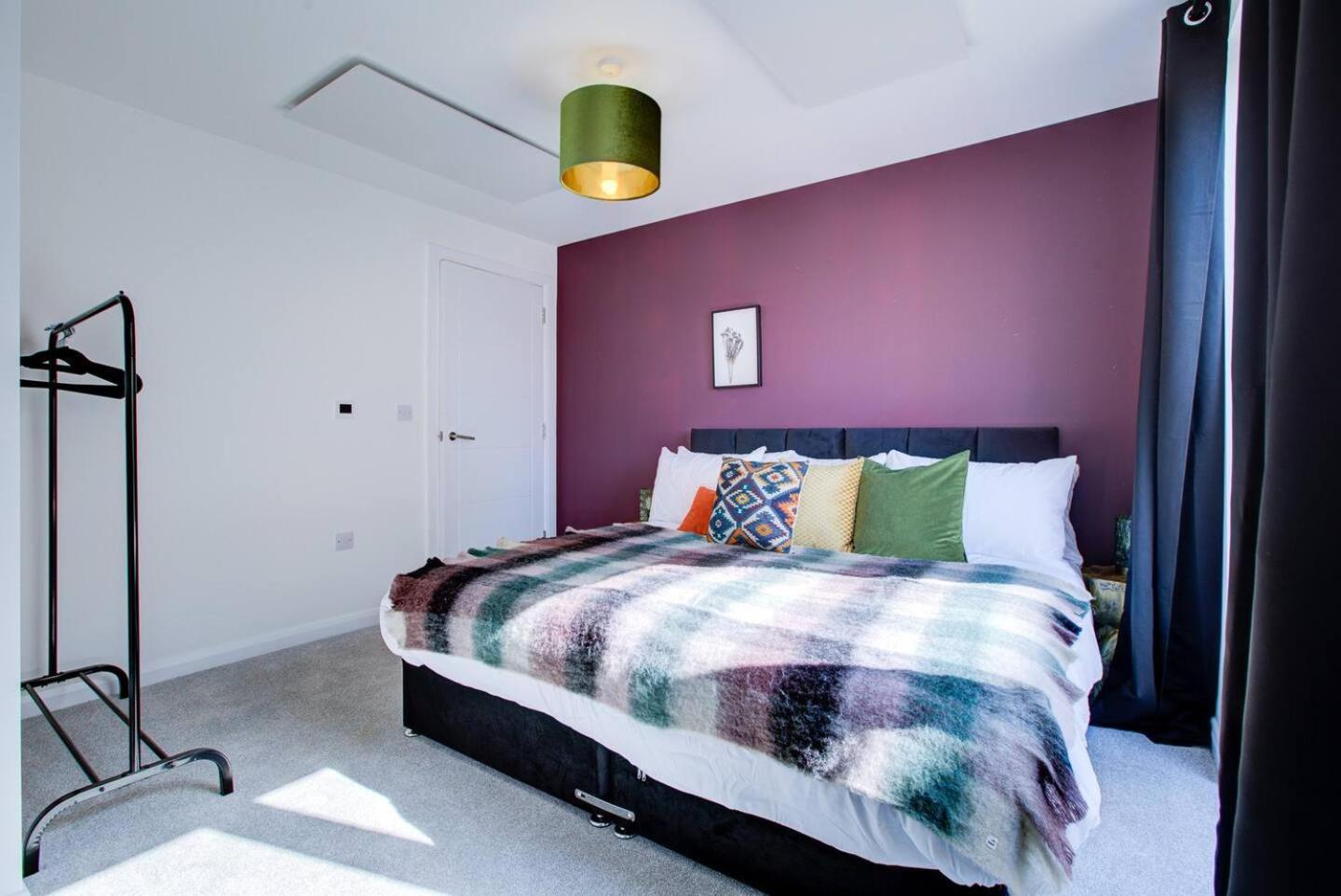 Apartment Ashford Station Suites: Spacious 2br With Parking & Fast Wi-fi