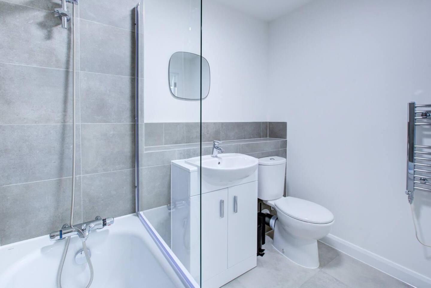 Ashford Station Suites: Spacious 2br With Parking & Fast Wi-fi Apartment Ashford (Kent)