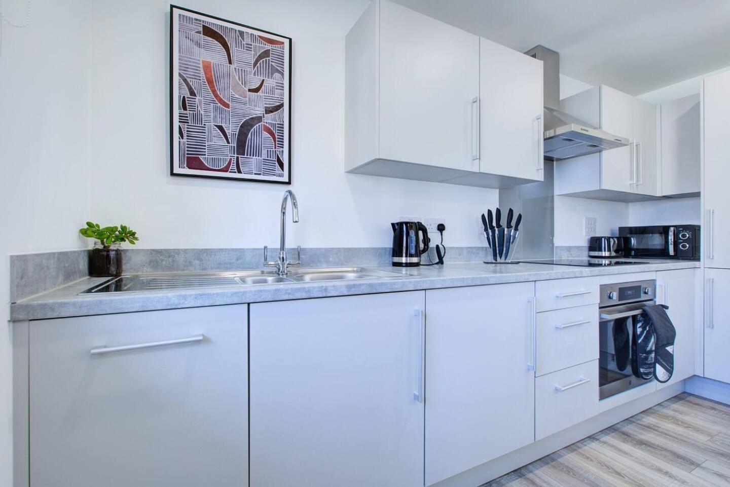 Ashford Station Suites: Spacious 2br With Parking & Fast Wi-fi * Ashford (Kent)