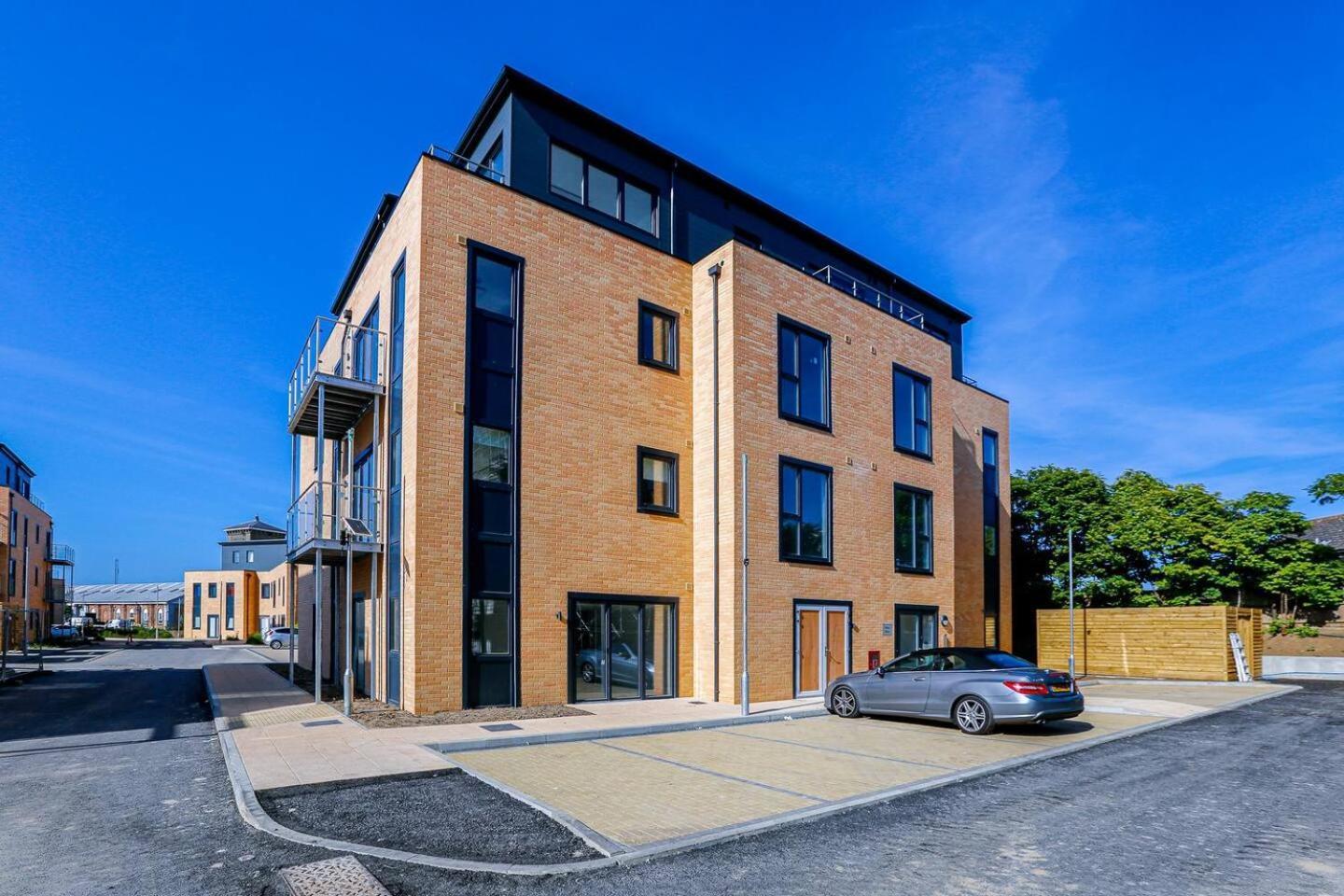 Ashford Station Suites: Spacious 2br With Parking & Fast Wi-fi Apartment Ashford (Kent)