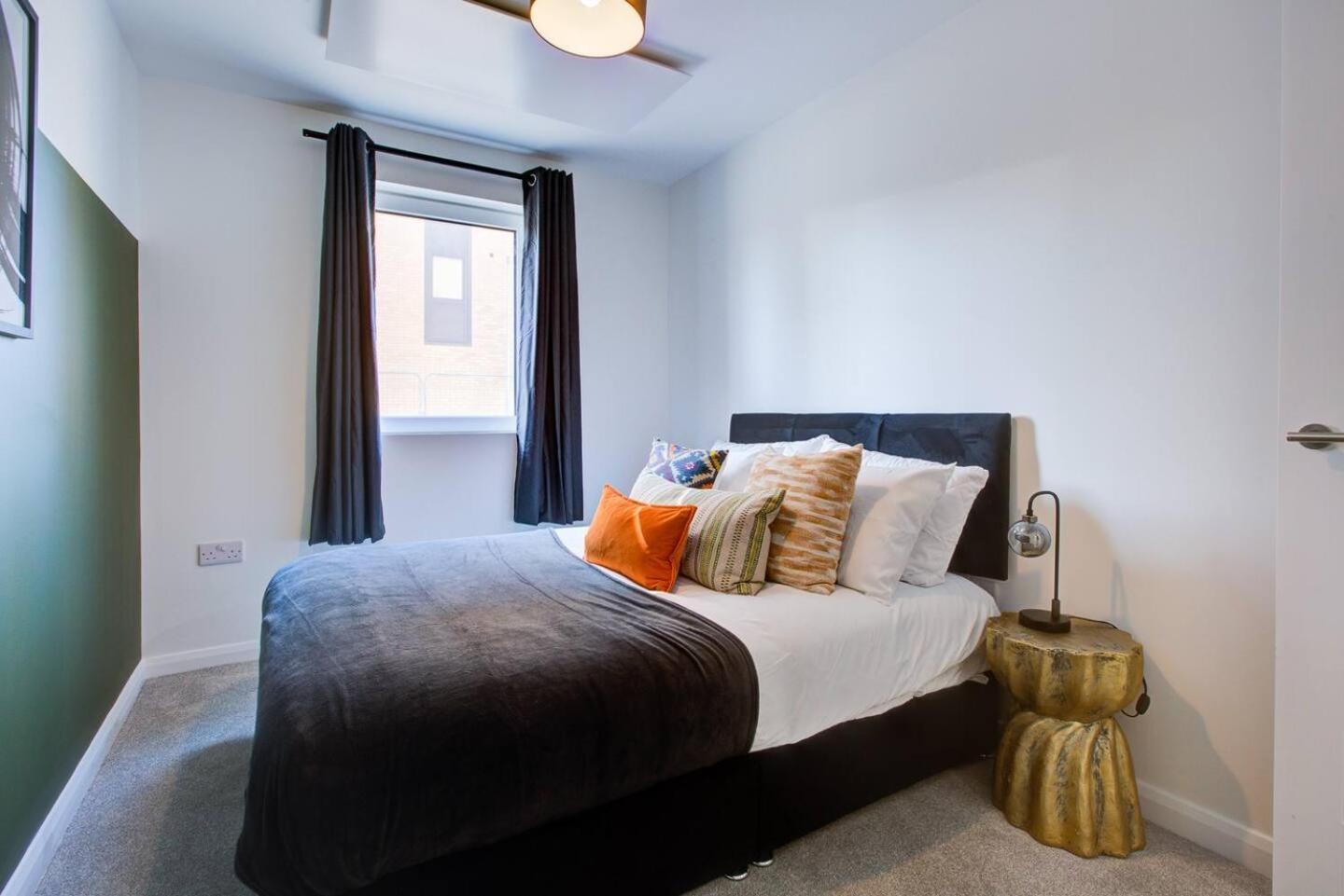 Apartment Ashford Station Suites: Spacious 2br With Parking & Fast Wi-fi Ashford (Kent)